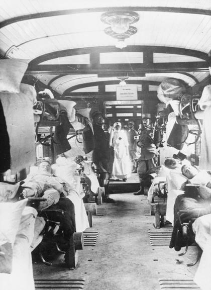 Interior of an Italian Hospital Train, filled with wounded soldiers, somewhere on the Italian Front, 1915. © IWM (Q 53780)